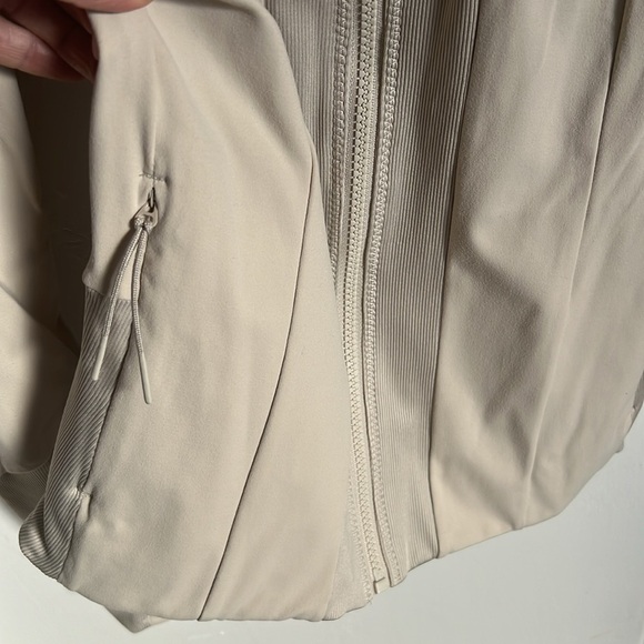 Varley Zip Up Jacket! - Picture 8 of 9